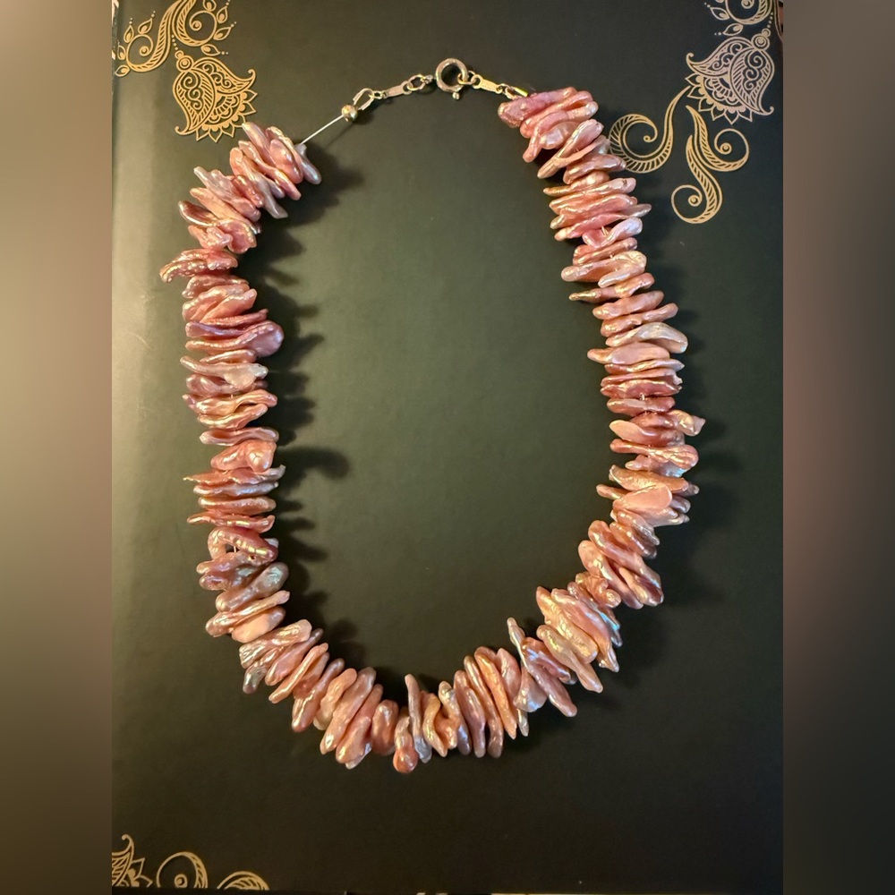 Beautiful Shell Necklace - Picture 2 of 4